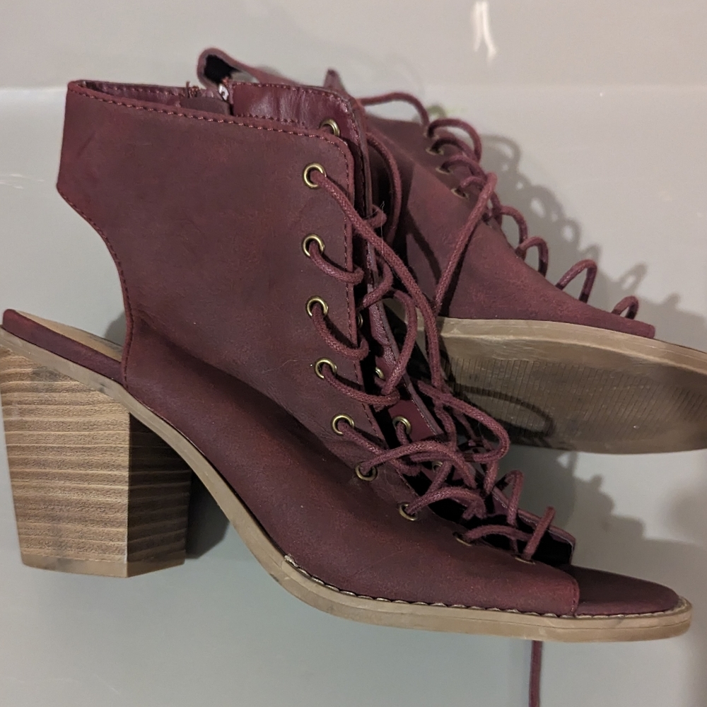 Target lace up booties 8.5 maroon